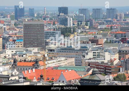 Bratislava, città capitale della Slovacchia. Paesaggio con la parte moderna della città. Foto Stock