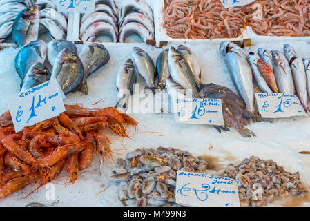 Pesce e frutti di mare al mercato della Vucciria di Palermo Foto Stock