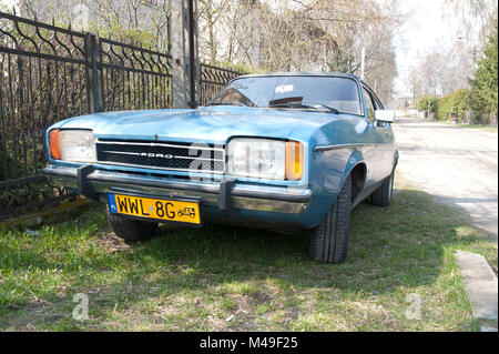 Un vintage blu Ford Capri Mark 2 due porte coupé in Wolomin, Polonia. Foto Stock