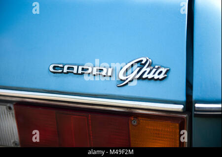 Un vintage blu Ford Capri Mark 2 due porte coupé in Wolomin, Polonia. Foto Stock