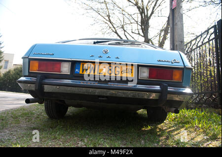 Un vintage blu Ford Capri Mark 2 due porte coupé in Wolomin, Polonia. Foto Stock