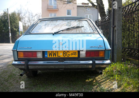 Un vintage blu Ford Capri Mark 2 due porte coupé in Wolomin, Polonia. Foto Stock