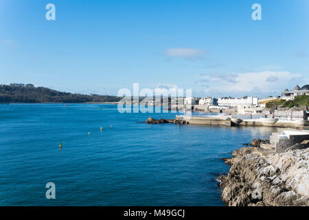 Plymouth Sound dalla cittadella a Sutton Harbour a Plymouth Regno Unito guardando verso il segreto Drake's Island Foto Stock