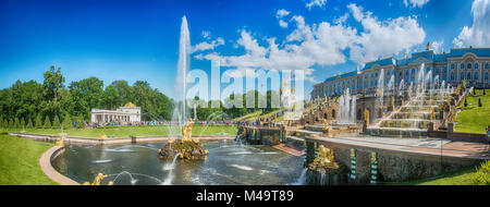 Grand cascata in Pertergof, San Pietroburgo, Russia. Foto Stock