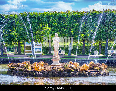 Fontana di Petrodvorets (Peterhof), San Pietroburgo, Russia. Foto Stock