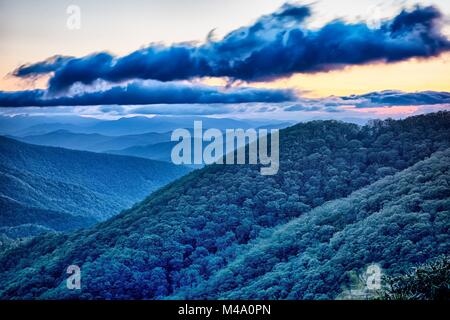 Da parte di guida si affaccia lungo la Blue Ridge Parkway Foto Stock