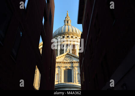 La Cattedrale di St Paul, Queens Head passaggio, Holborn, Londra, Regno Unito Foto Stock