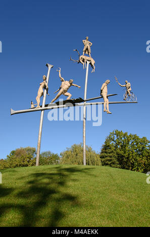 Hölderlin Kreisverkehr im, ein Kunstwerk von Peter Lenk, Lauffen am Neckar, Baden-Württemberg, Deutschland, Europa Foto Stock