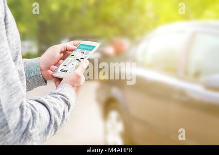 Online autostop e carpooling applicazione mobile. Rideshare taxi app sulla schermata dello smartphone. Gente moderna e dei " commuters " servizio di trasporto. Foto Stock