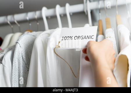 T-shirt costituita dal 100% di materiali organici. Foto Stock