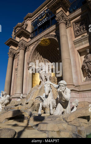 Replica della fontana di Trevi davanti al Forum Shops, il Caesars Palace di Las Vegas, Nevada, STATI UNITI D'AMERICA Foto Stock