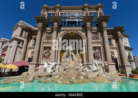 Replica della fontana di Trevi davanti al Forum Shops, il Caesars Palace di Las Vegas, Nevada, STATI UNITI D'AMERICA Foto Stock