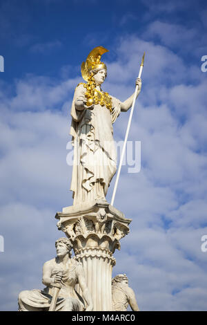 Athena statua davanti al Parlamento di Vienna Austria Foto Stock