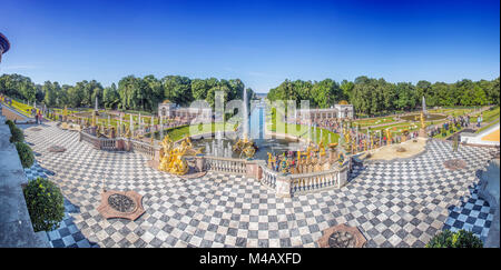 Grand cascata in Pertergof, San Pietroburgo, Russia. Foto Stock