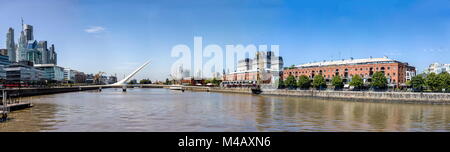 Vista in Puente de la Mujer ponte in Buenos aires, Argentina. Foto Stock