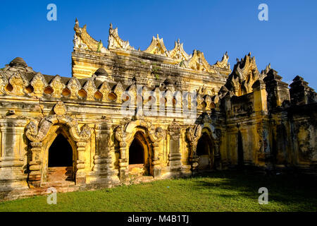 Dettaglio del Maha Aung Mye Bom monastero San in Inwa, ex capitale della Birmania Foto Stock