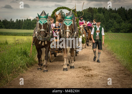 Pellegrinaggio,bavarese costumi nazionali,Leonhardiritt a Holzhausen Foto Stock