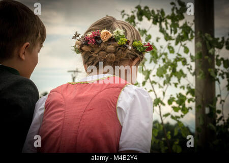 Pellegrinaggio,bavarese costumi nazionali,Leonhardiritt a Holzhausen,i bambini,vista posteriore,dettaglio, Foto Stock