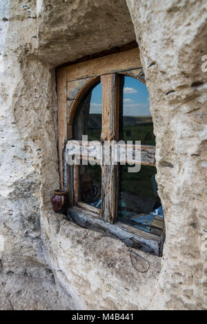 Grotta monastero nello storico tempio complesso di Vecchio Orhei o Orheiul Vechi, Moldavia,l'Europa orientale Foto Stock