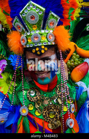 Courful vestito uomo,carneval in Santo Domingo,Repubblica Dominicana Foto Stock