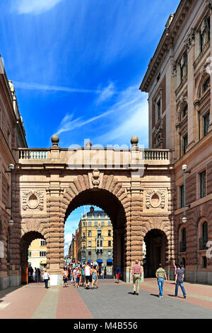 Stoccolma / Svezia - 2013/08/01: città vecchia Gamla Stan e Casa del Parlamento Foto Stock