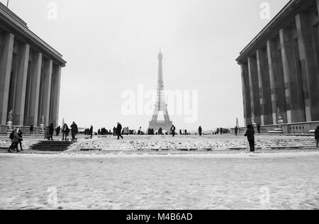 Ampia vista del Trocadero durante il periodo invernale con la neve. Foto Stock