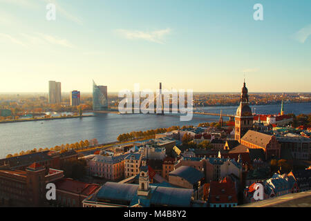 Riga, Lettonia - sky vista sulla città vecchia Foto Stock