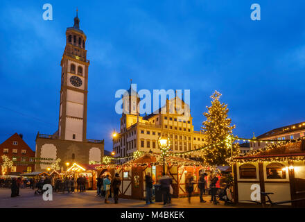 Mercato di Natale,Perlach Tower e il Municipio,Rathausplatz,al crepuscolo,Augsburg,Svevia,Baviera,Germania Foto Stock