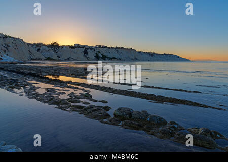 Sunrise presso la Scala dei Turchi in Sicilia, Italia Foto Stock