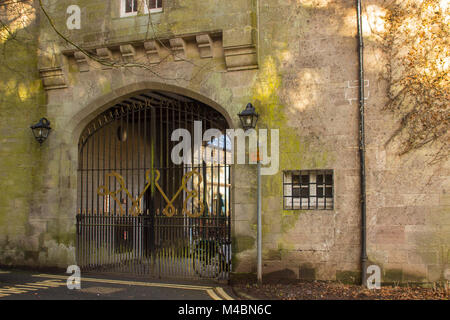 Il cortile allegato ad arco al cortile a Bangor Town Hall in Irlanda del Nord ora aperto come un coffee shop ed una storia locale e heri Foto Stock