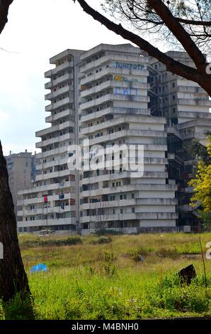 Scampia, periferia settentrionale di Napoli (Italia), è noto per le sue vele ('Smira'), un complesso di abitazioni da parte di Franz di Salvo. Esso sarà distrutto al più presto. Foto Stock