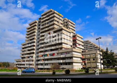 Scampia, periferia settentrionale di Napoli (Italia), è noto per le sue vele ('Smira'), un complesso di abitazioni da parte di Franz di Salvo. Esso sarà distrutto al più presto. Foto Stock