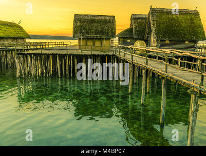 La pesca di capanne sospese su pilastri Foto Stock