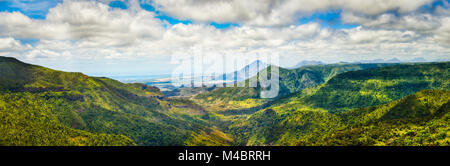 Vista dal punto di vista delle gole. Maurizio. Panorama Foto Stock