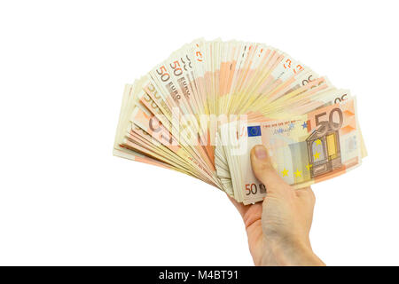 Mano che tiene la risma di cinquanta euro note su bianco Foto Stock