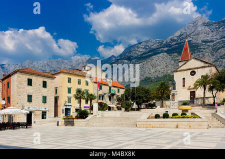 Andrija Kacic Miosic Square a Makarska, San Marco cattedrale, Dalmazia, Croazia, Europa Foto Stock