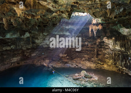 Cenote Samula vicino a Valladolid, Yucatan, Messico Foto Stock