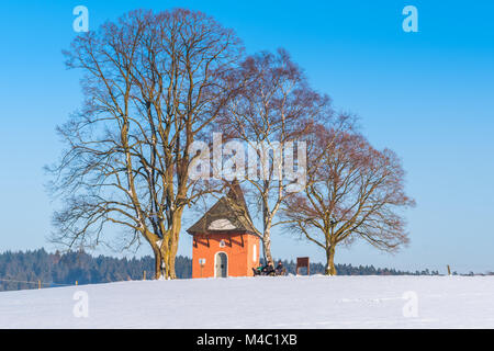 Cappella rossa nella neve Foto Stock