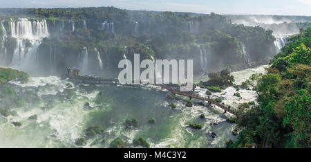 Cataratas di Iguacu () Iguazu Falls si trova in Brasile Foto Stock