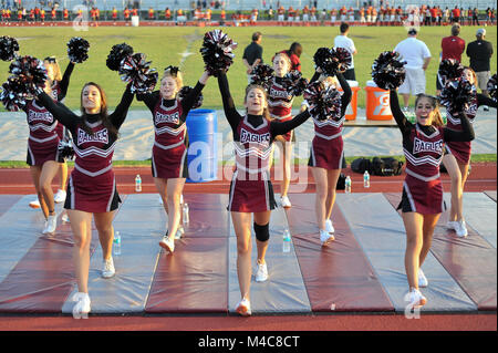 Il parco, Florida, Stati Uniti d'America. Xiv Sep, 2011. Eagles Cheerleaders allegria durante il 2011 Pep Rally a Marjory Stoneman Douglas Highschool nel parco il 24 settembre 2011. Il highschool subito una tragedia Martedì, 14 febbraio 2018, quando armato di un ex studente, NIKOLAS CRUZ, 19, aperto il fuoco alla scuola, lasciando 17 morti e 14 feriti. Credito: Orit Ben-Ezzer/ZUMA filo/Alamy Live News Foto Stock