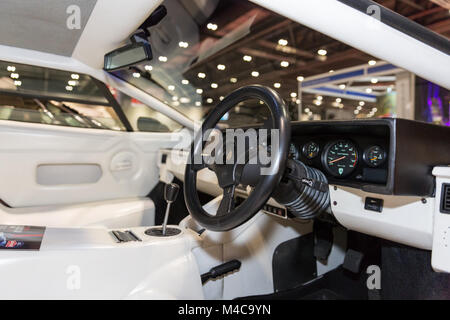 ExCel, London, 15 feb 2018. Interno di un 1987 Lamborghini Countache auto sportiva. Il London Classic Car Show si apre per celebrare il più grande nel mondo classic cars, starring 700 delle migliori vetture, nonché Grand Avenue con vetture a sfilare verso il basso la sua via. Credito: Imageplotter News e sport/Alamy Live News Foto Stock