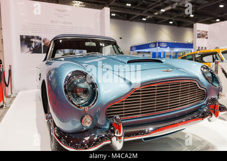 ExCel, London, 15 feb 2018. Una Aston Martin DB5 convertibili in mostra.Il London Classic Car Show si apre per celebrare il più grande nel mondo classic cars, starring 700 delle migliori vetture, nonché Grand Avenue con vetture a sfilare verso il basso la sua via. Credito: Imageplotter News e sport/Alamy Live News Foto Stock