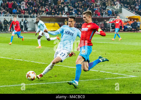 Febbraio 16, 2018: Luis Felipe #27 (SS Lazio Roma) e Florinel Coman #17 (FCSB Bucarest) durante la UEFA Europa League il 2017-2018, Round di 32, la prima gamba, tra FCSB Bucarest (ROU) e SS Lazio Roma (ITA) a livello nazionale stadio Arena, Bucarest, Romania ROU. Foto: Cronos/Catalin Soare Foto Stock