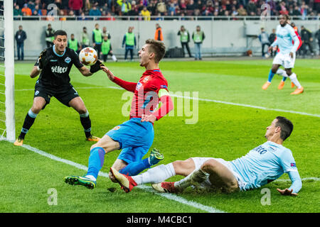 Febbraio 16, 2018: Luis Felipe #27 (SS Lazio Roma) e Florinel Coman #17 (FCSB Bucarest) durante la UEFA Europa League il 2017-2018, Round di 32, la prima gamba, tra FCSB Bucarest (ROU) e SS Lazio Roma (ITA) a livello nazionale stadio Arena, Bucarest, Romania ROU. Foto: Cronos/Catalin Soare Foto Stock