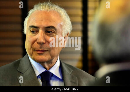 Sao Paulo, Brasile. 15 Feb, 2018. Il presidente Michel Temer, durante una visita ufficiale per le opere del nuovo acceleratore di particelle (Sirius progetto), situato sull'Giuseppina Vianelli Napole Road, Città Universitaria (Polo II di alta tecnologia), nella città di Campinas, all' interno dello Stato di São Paulo, la mattina di questo giovedì, 15. Credito: Eduardo Carmim/Alamy Live News Foto Stock