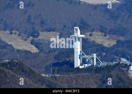 Una vista generale di Alpensia di salto con gli sci dal centro Yongpyong (Dragon Valley) Ski Resort in Pyeongchang, Corea del Sud il 15 febbraio 2018. Credito: MATSUO.K AFLO/sport/Alamy Live News Foto Stock