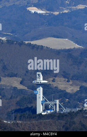 Una vista generale di Alpensia di salto con gli sci dal centro Yongpyong (Dragon Valley) Ski Resort in Pyeongchang, Corea del Sud il 15 febbraio 2018. Credito: MATSUO.K AFLO/sport/Alamy Live News Foto Stock