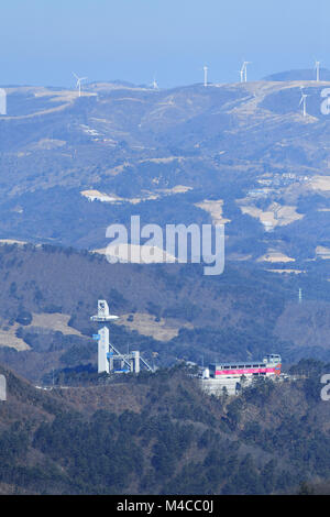 Una vista generale di Alpensia Ski Jump Center e Olympic scorrevole dal centro Yongpyong (Dragon Valley) Ski Resort in Pyeongchang, Corea del Sud il 15 febbraio 2018. Credito: MATSUO.K AFLO/sport/Alamy Live News Foto Stock