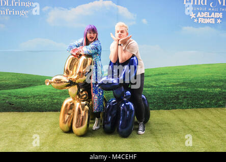 Adelaide, Australia. Xvi Feb, 2018. L-R Heather Croall Direttore Generale e Chief Executive Adelaide Fringe e Joel Creasey Adelaide Fringe Ambasciatore frequentare il photocall ad aprire ufficialmente il Adelaide Fringe Festival il secondo produttore al mondo di arti annuale festival che inizia il 16 febbraio fino al 18 marzo 2018 e dispone di più di 5.000 artisti provenienti da tutta l'Australia e del mondo Credito: amer ghazzal/Alamy Live News Foto Stock