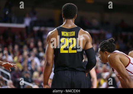 15 febbraio 2018: Oregon Ducks avanti MiKyle McIntosh (22) in una NCAA pallacanestro tra la Oregon Ducks vs USC Trojans al Galen Center di Los Angeles, CA: Jordon Kelly/CSM(Jordon Kelly : © Cal Sport Media) Foto Stock